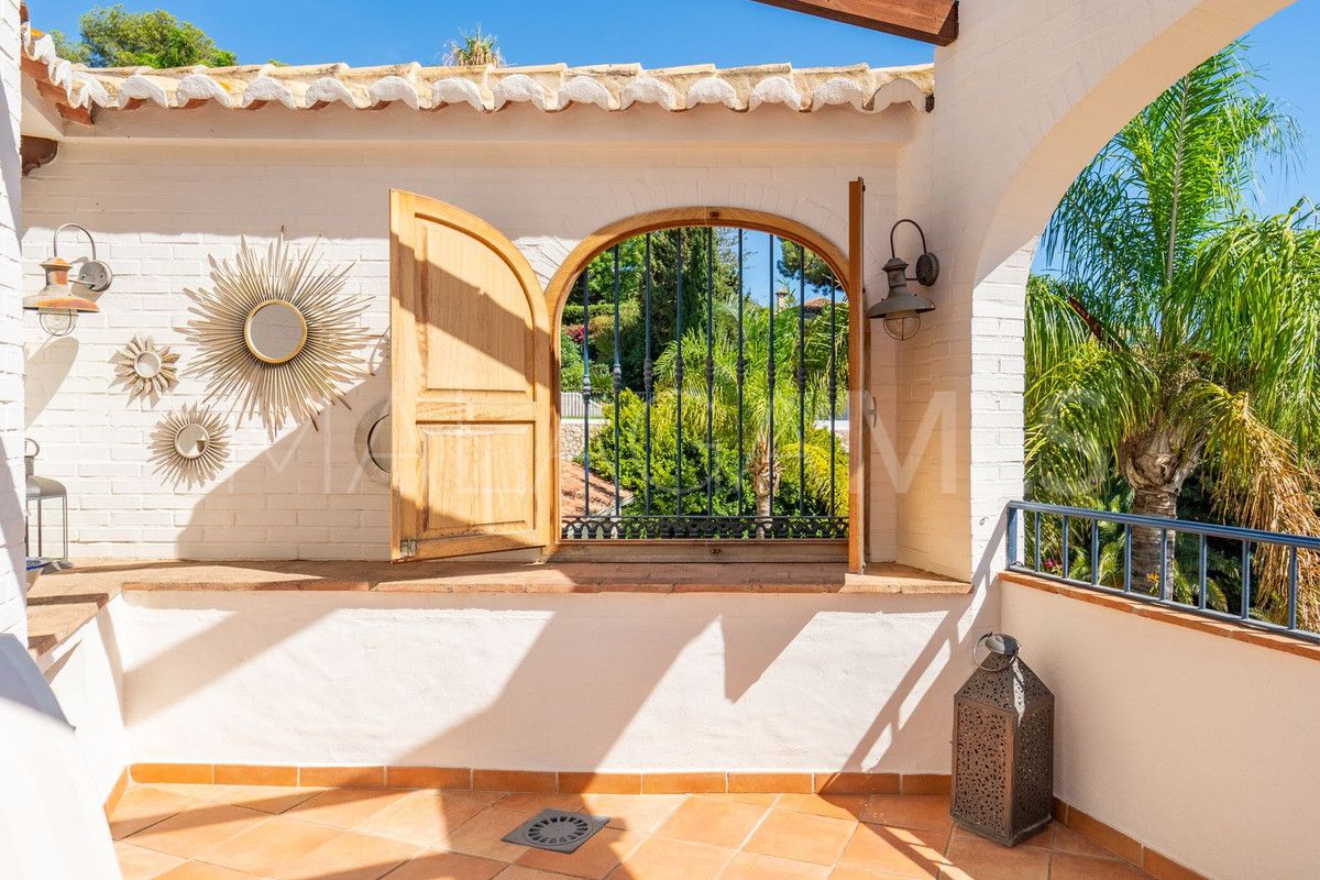 Villa for sale in Benalmadena