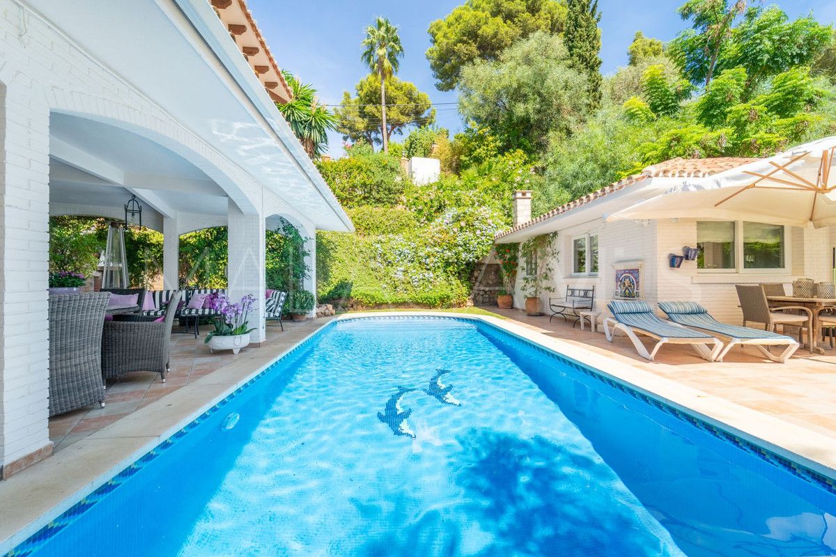 Villa for sale in Benalmadena