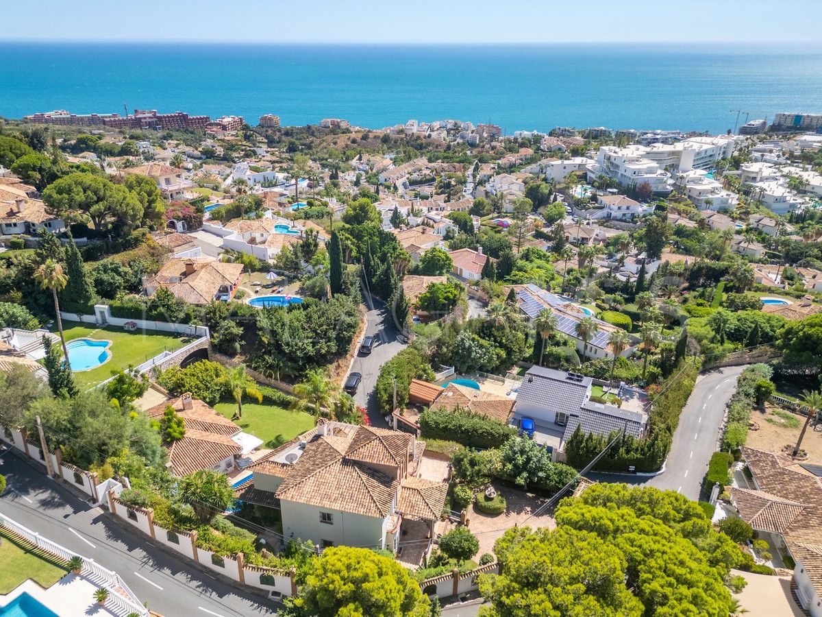 Villa for sale in Benalmadena