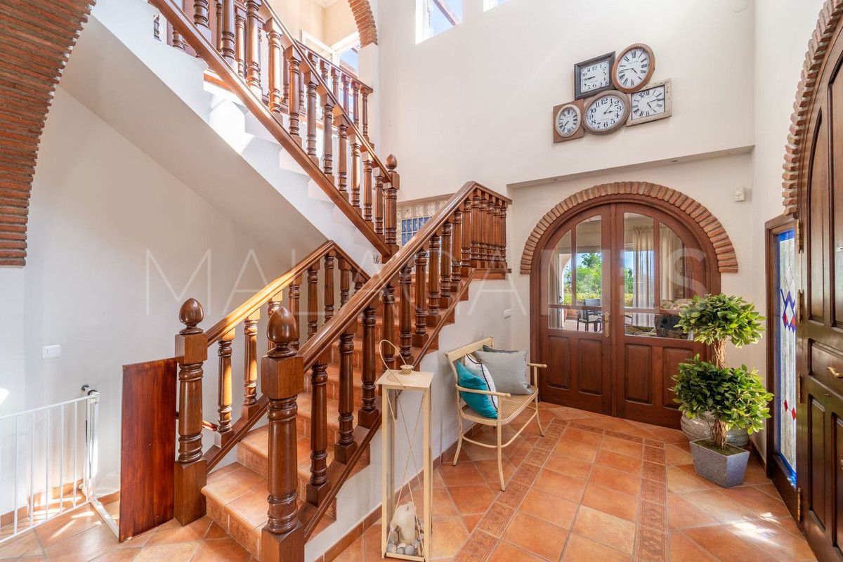 Villa for sale in Benalmadena