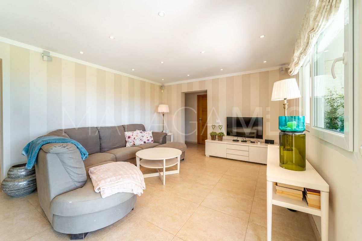 Villa for sale in Benalmadena