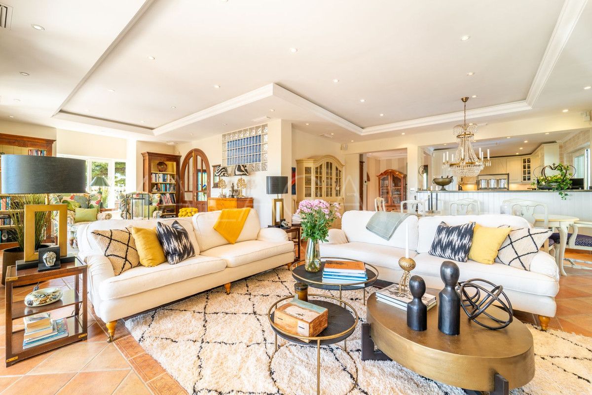 Villa for sale in Benalmadena