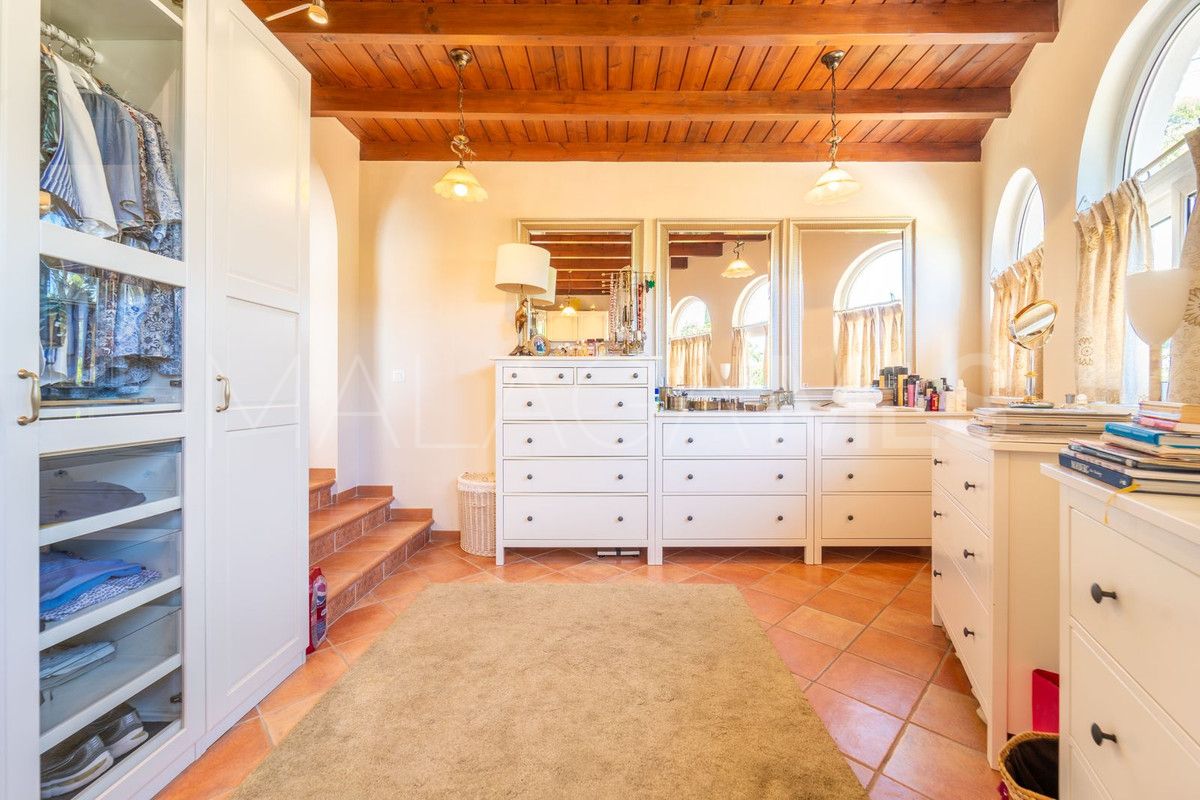 Villa for sale in Benalmadena