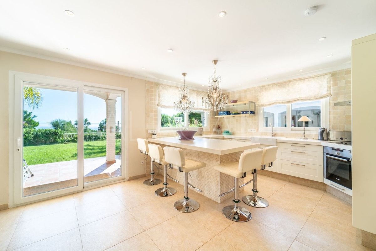 Villa for sale in Benalmadena