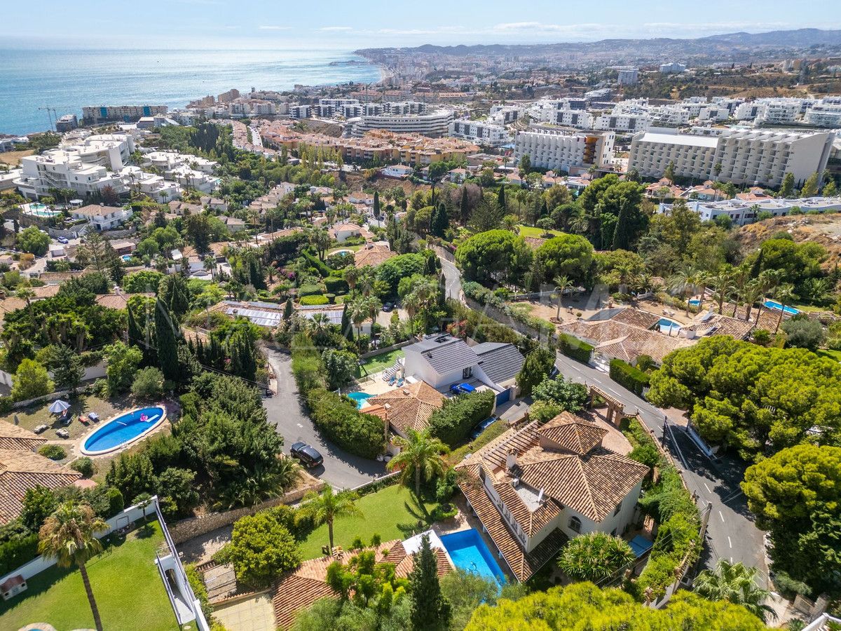 Villa for sale in Benalmadena