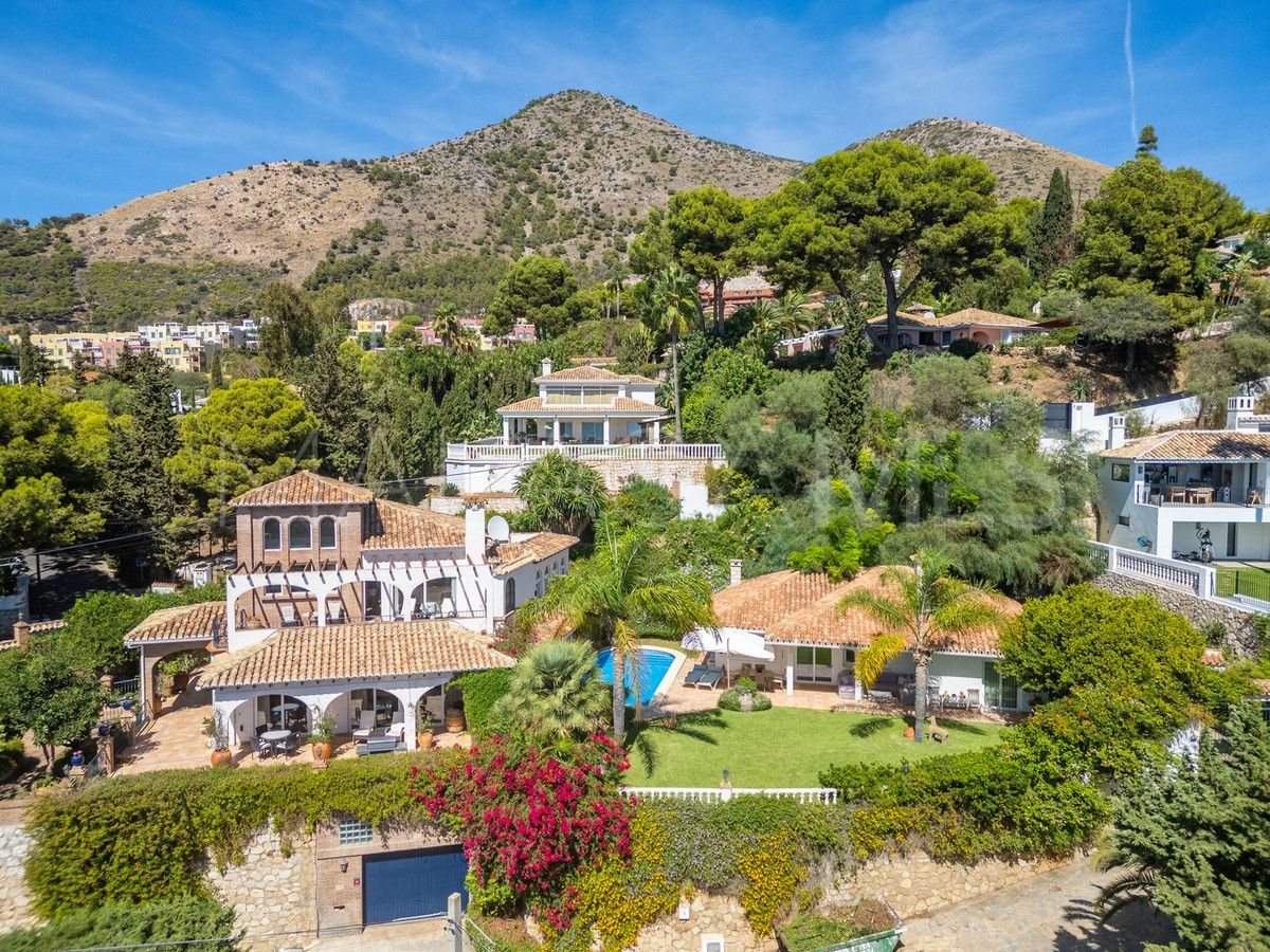 Villa for sale in Benalmadena