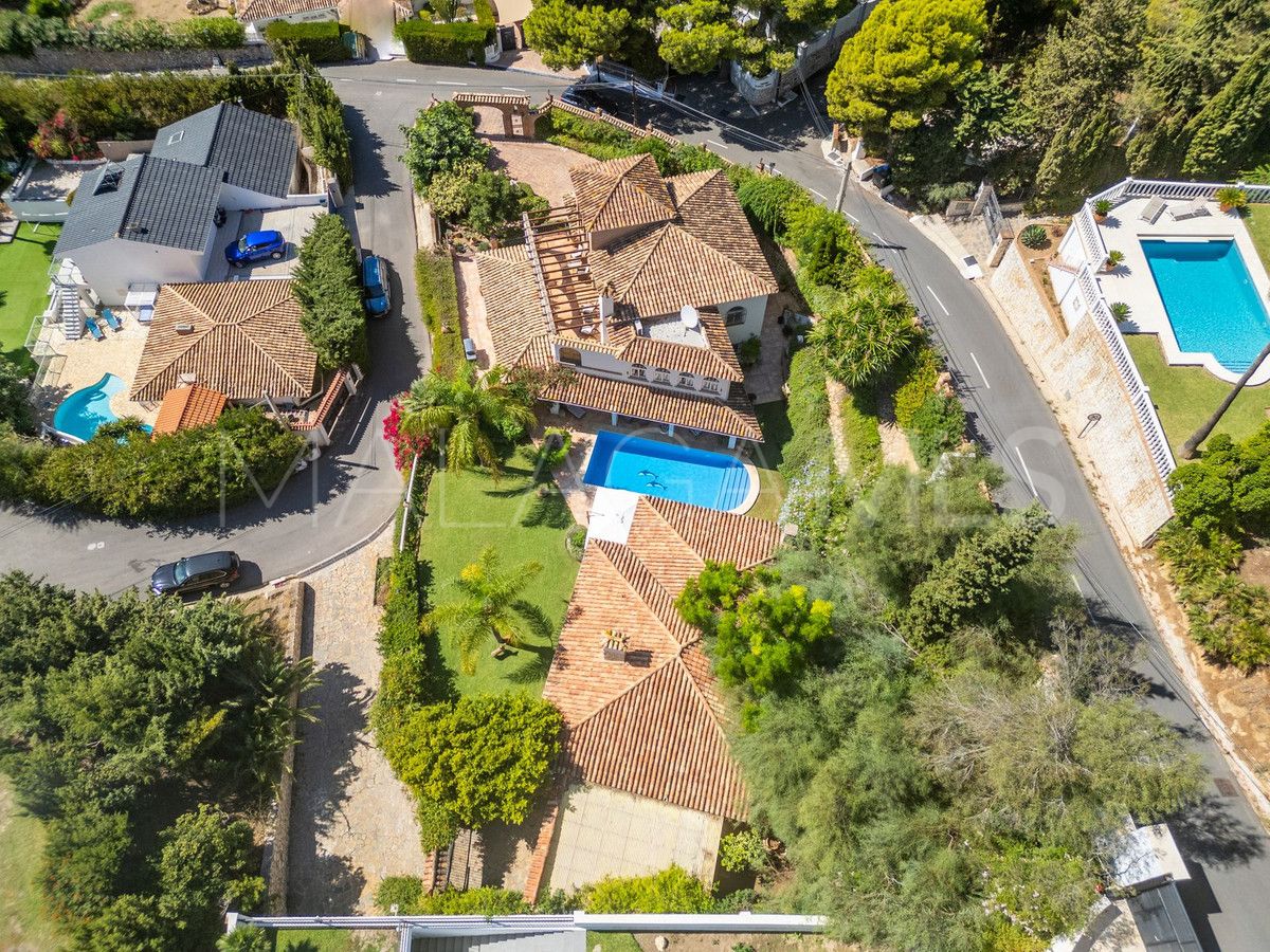 Villa for sale in Benalmadena