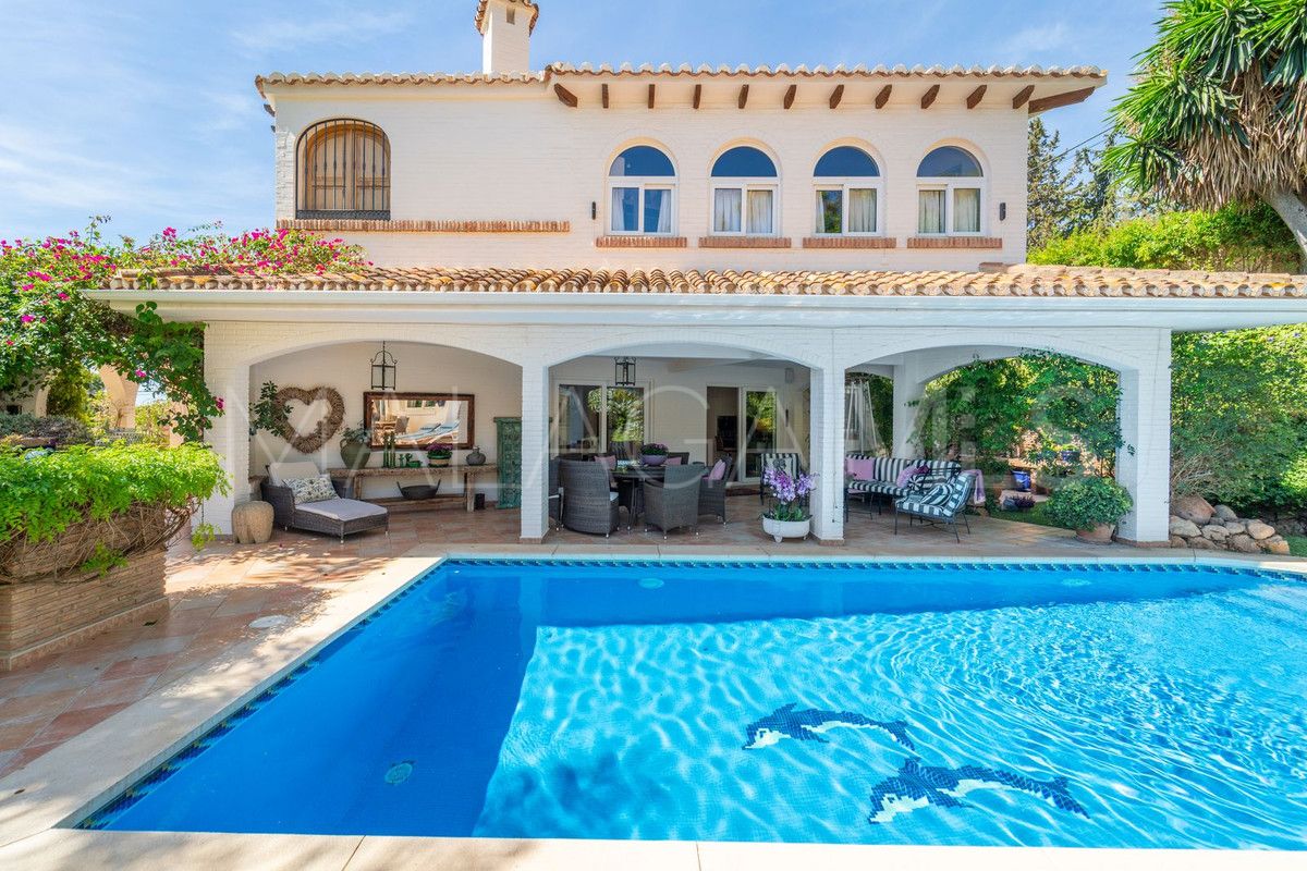 Villa for sale in Benalmadena