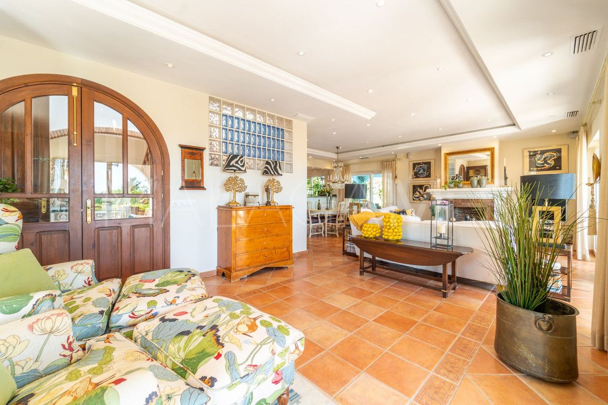 Villa for sale in Benalmadena