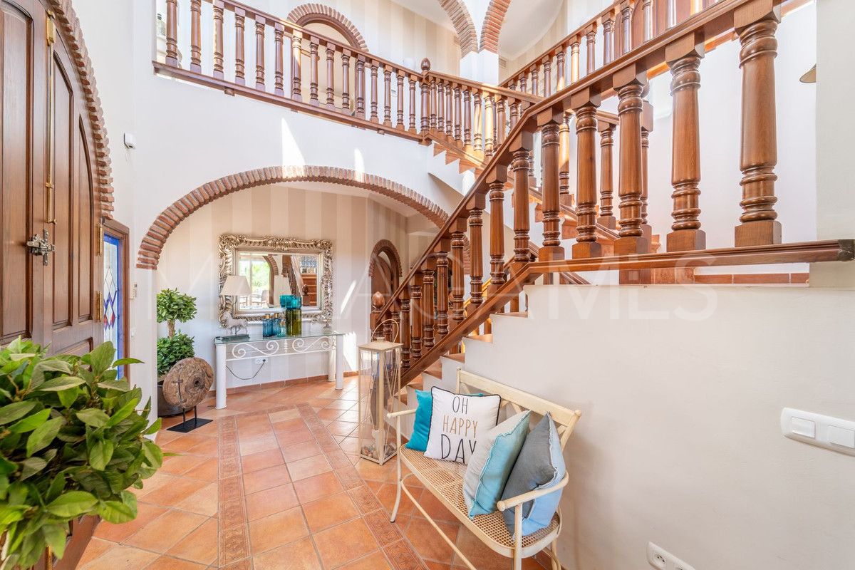 Villa for sale in Benalmadena