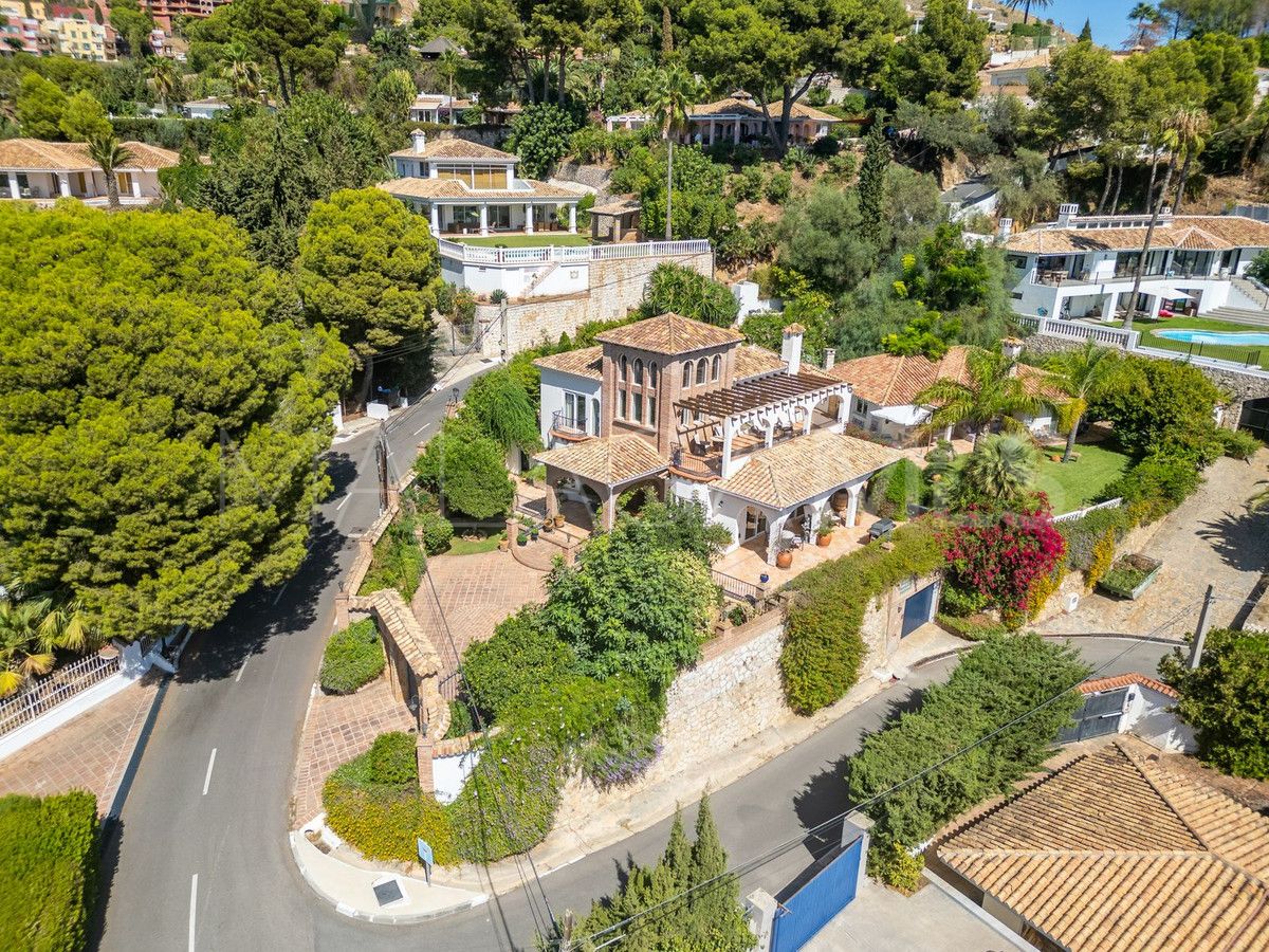 Villa for sale in Benalmadena