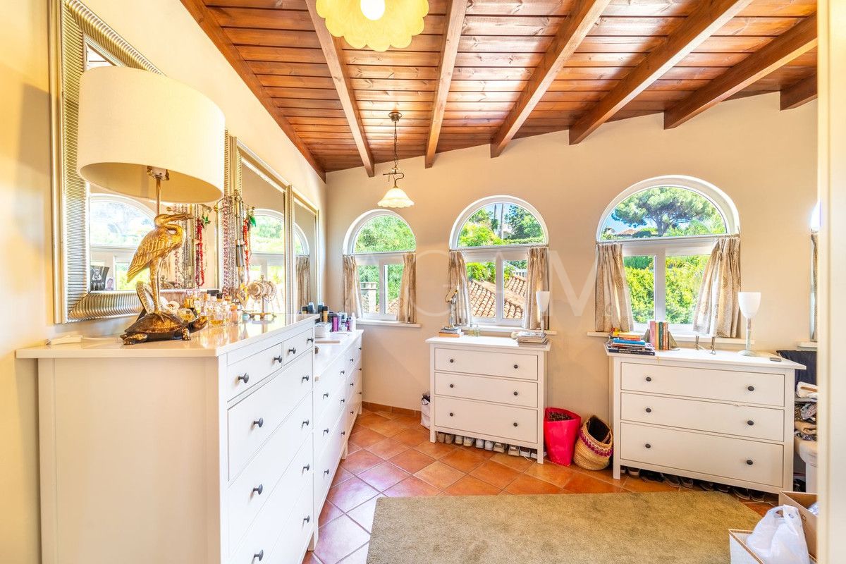 Villa for sale in Benalmadena