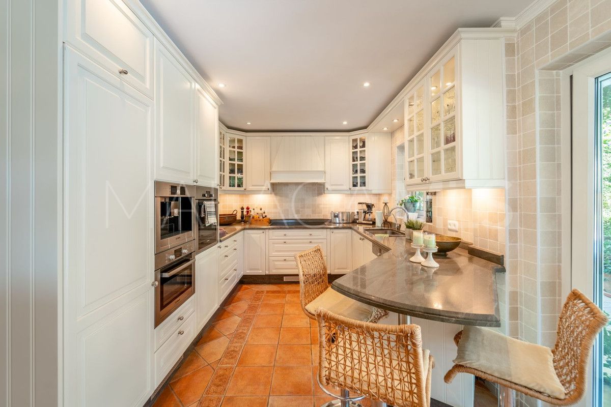 Villa for sale in Benalmadena