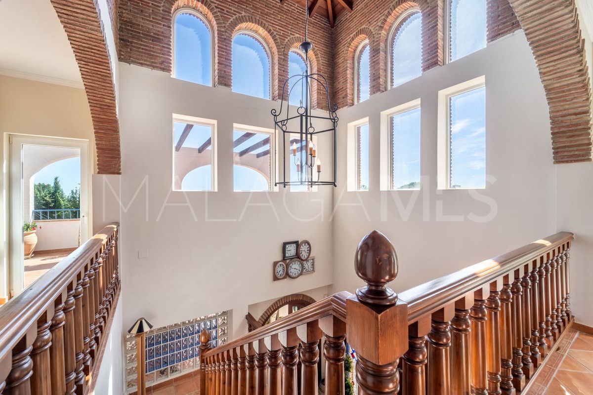 Villa for sale in Benalmadena