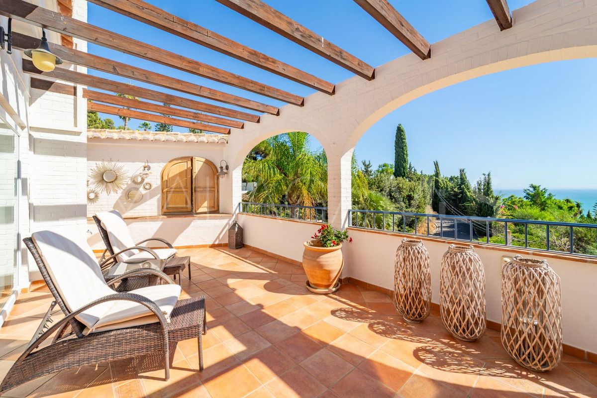 Villa for sale in Benalmadena