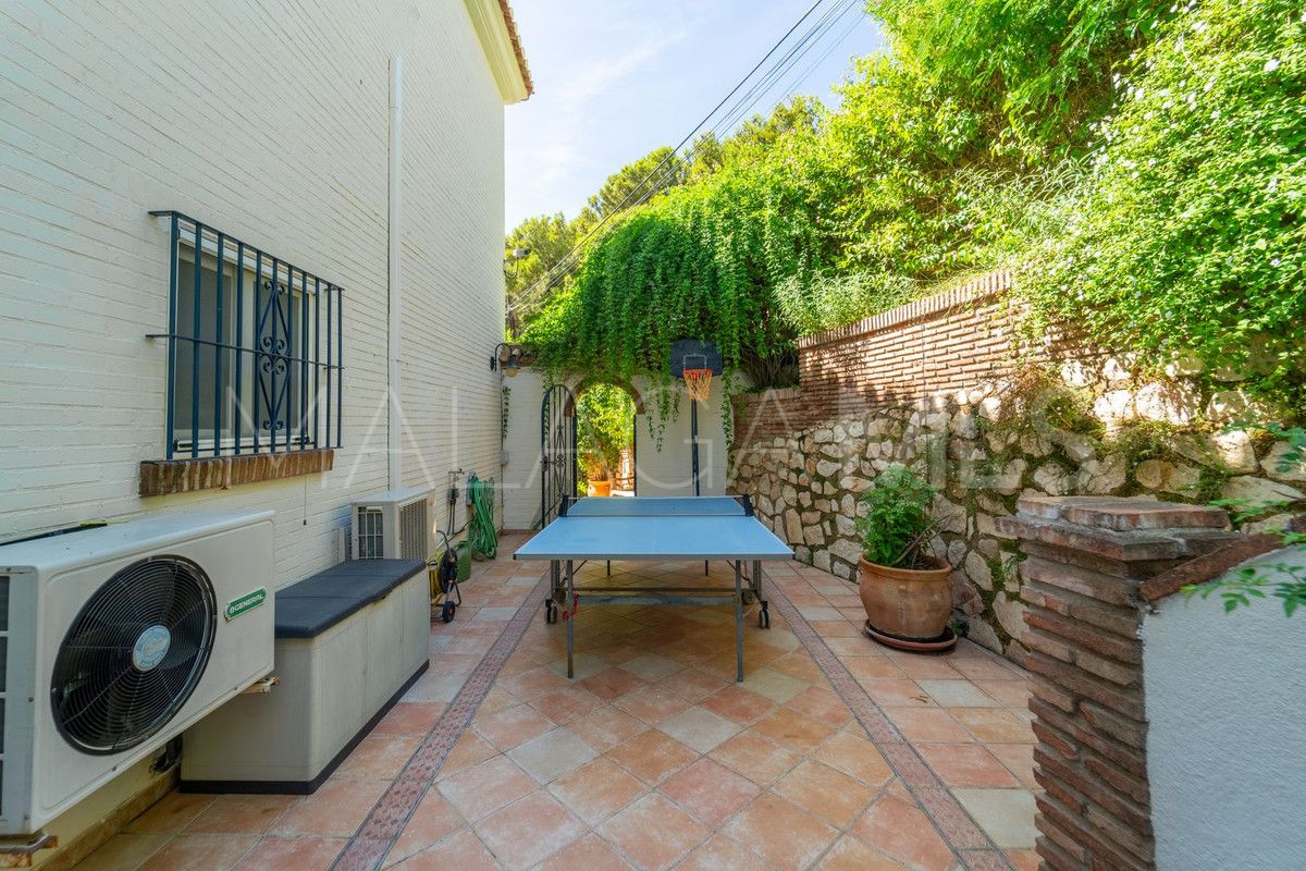 Villa for sale in Benalmadena