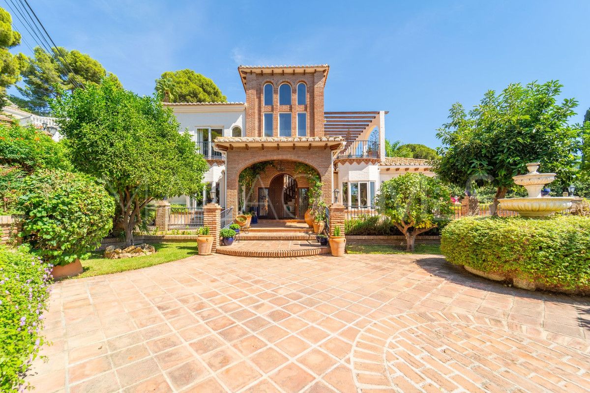 Villa for sale in Benalmadena