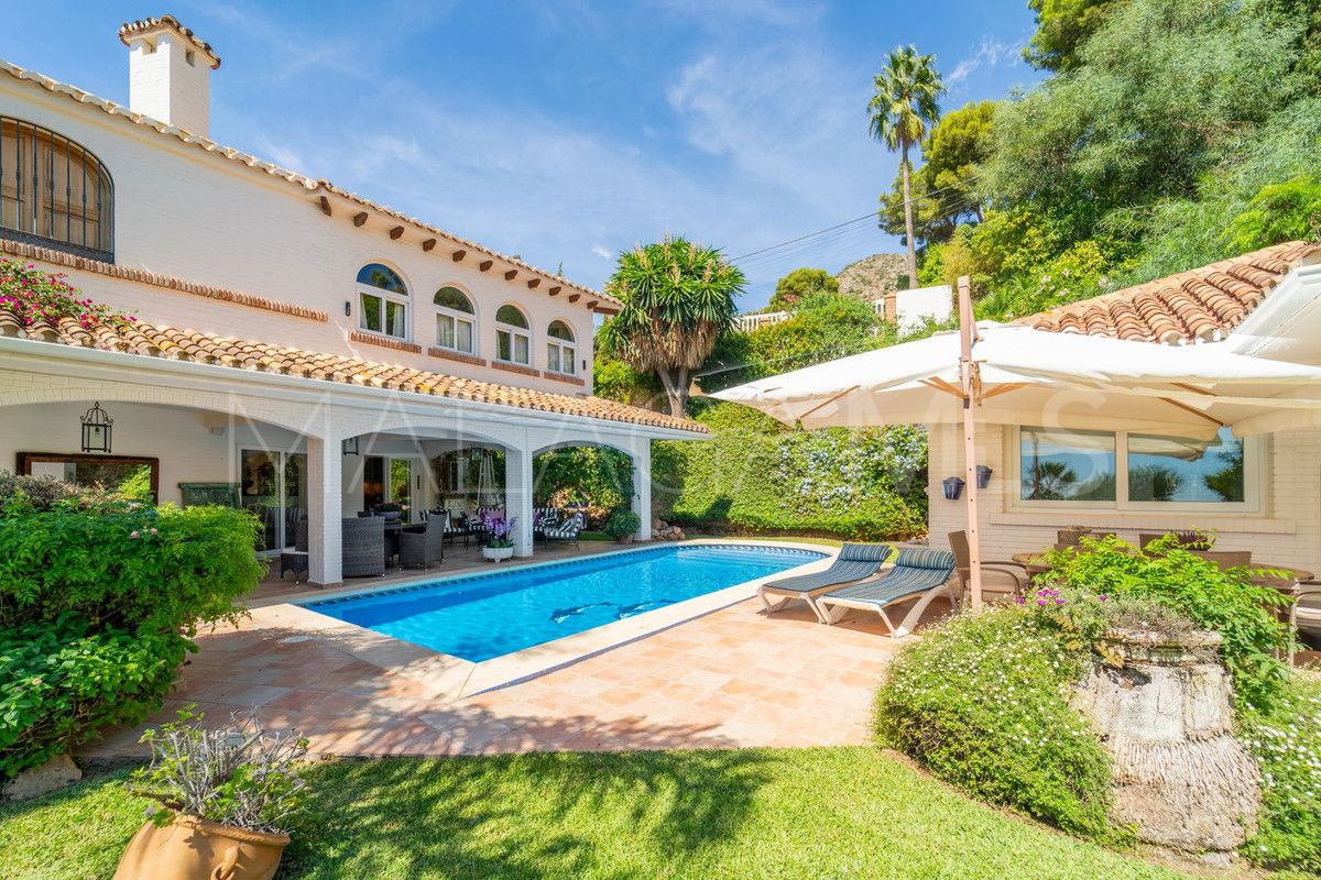 Villa for sale in Benalmadena