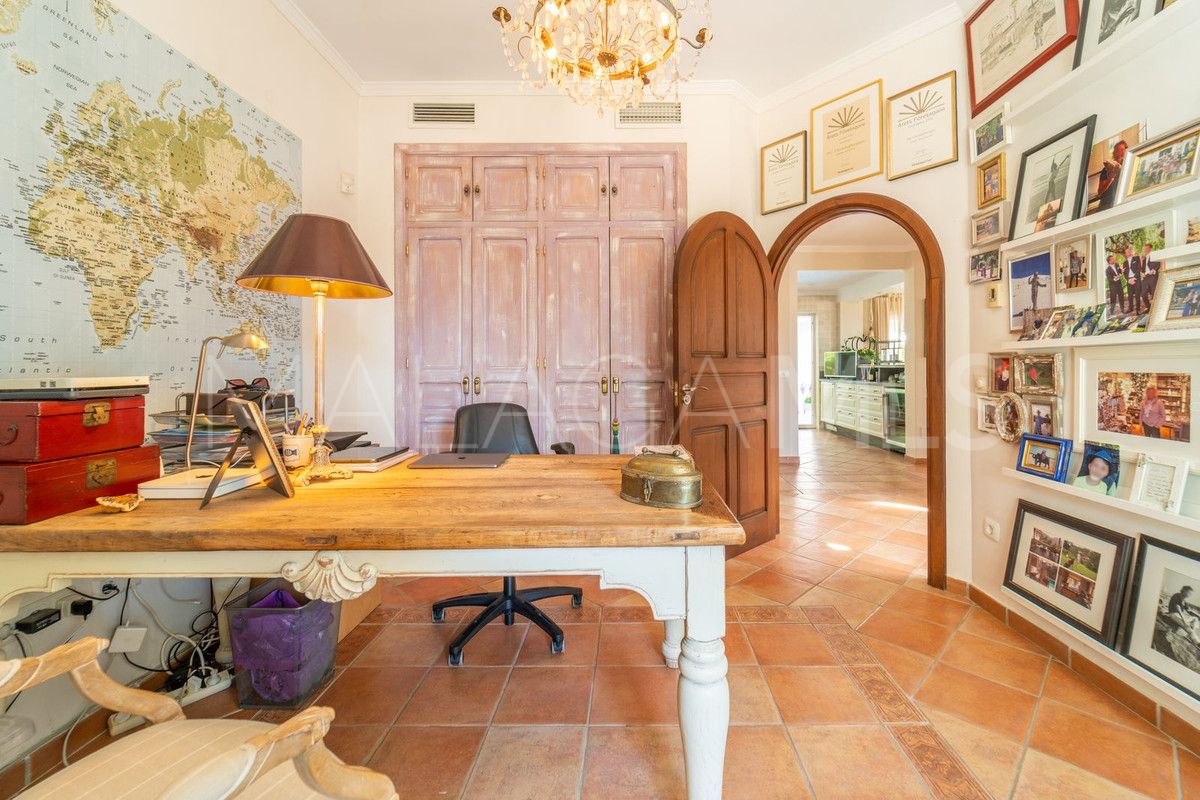 Villa for sale in Benalmadena