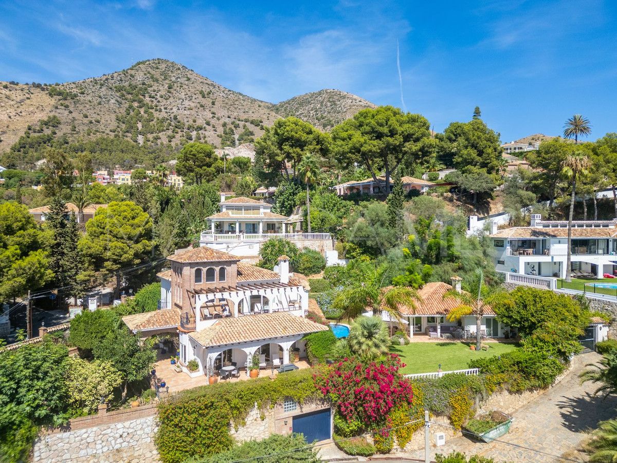 Villa for sale in Benalmadena
