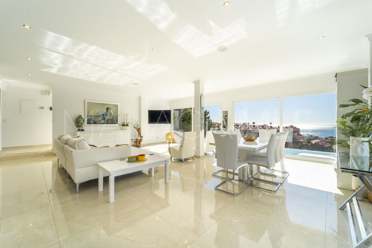 Villa for sale in Fuengirola