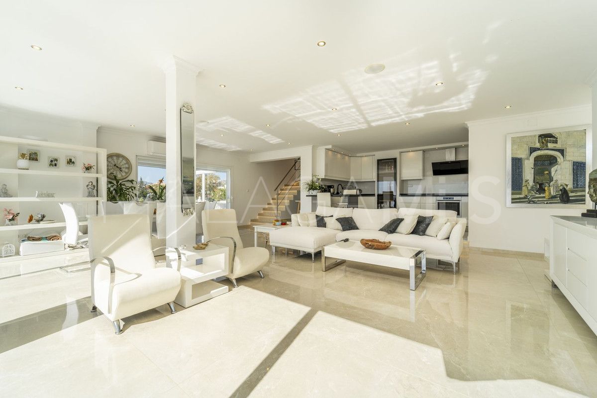 Villa for sale in Fuengirola