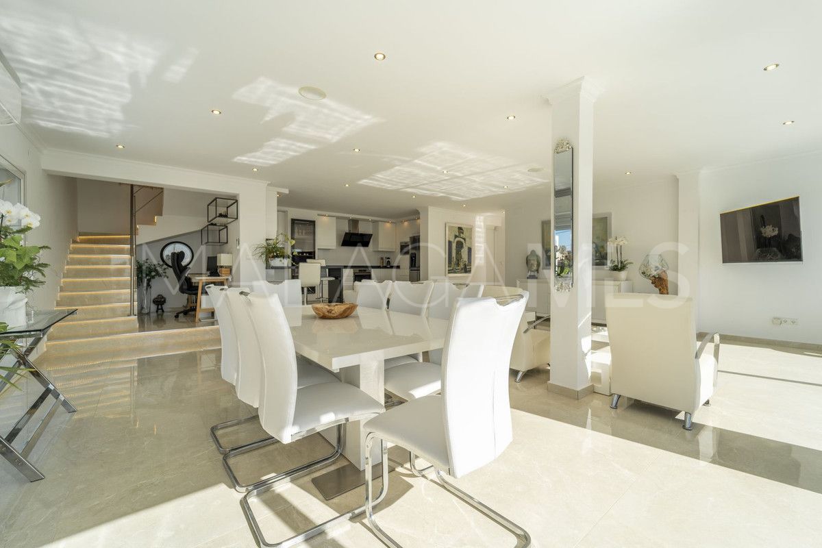 Villa for sale in Fuengirola