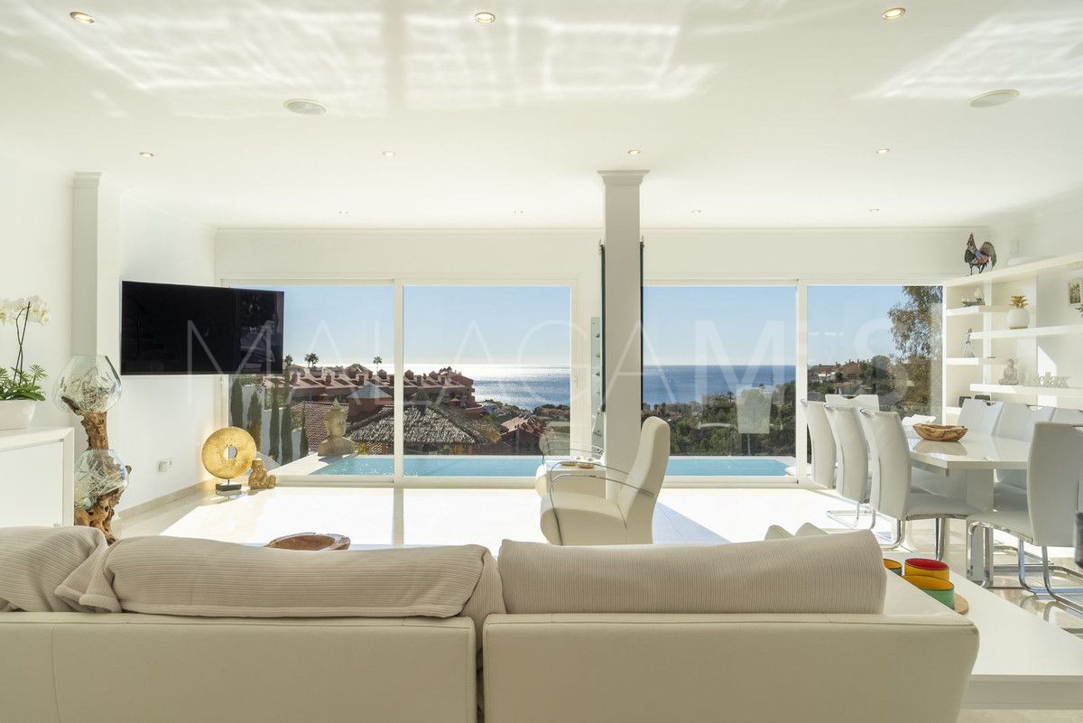 Villa for sale in Fuengirola
