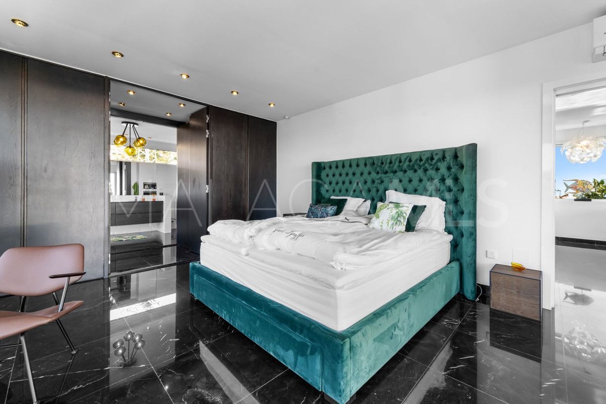 Villa for sale in Benalmadena