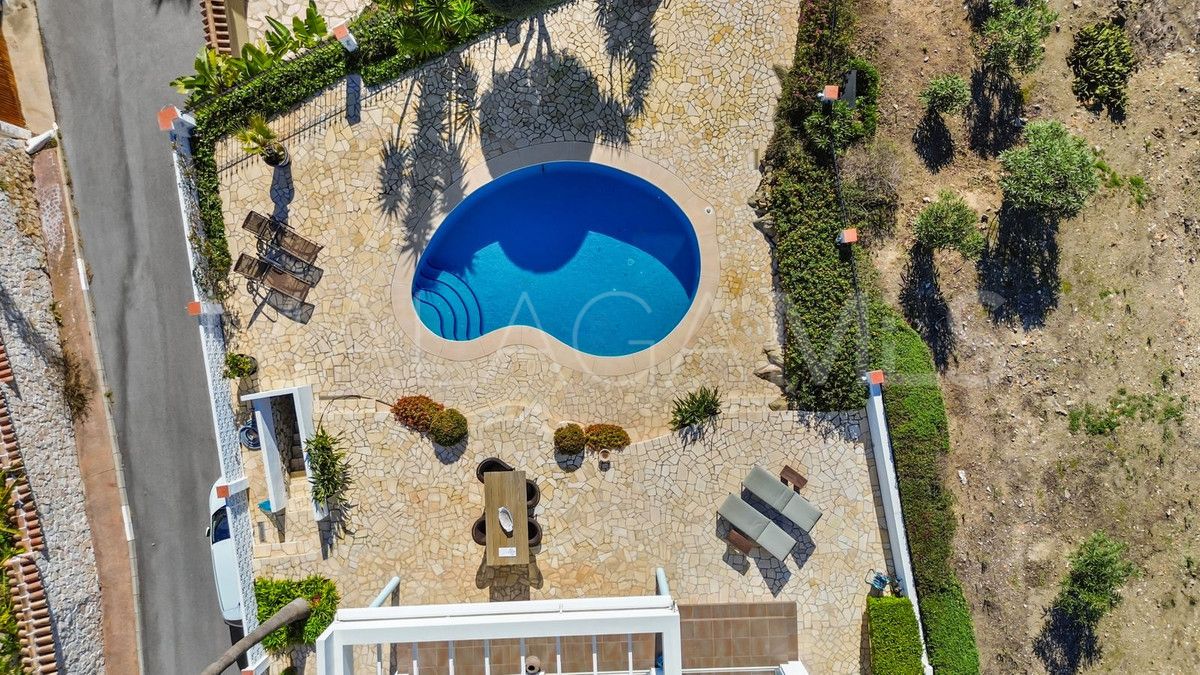 Villa for sale in Benalmadena