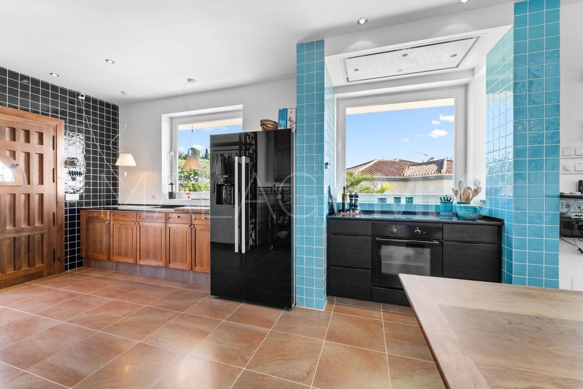 Villa for sale in Benalmadena