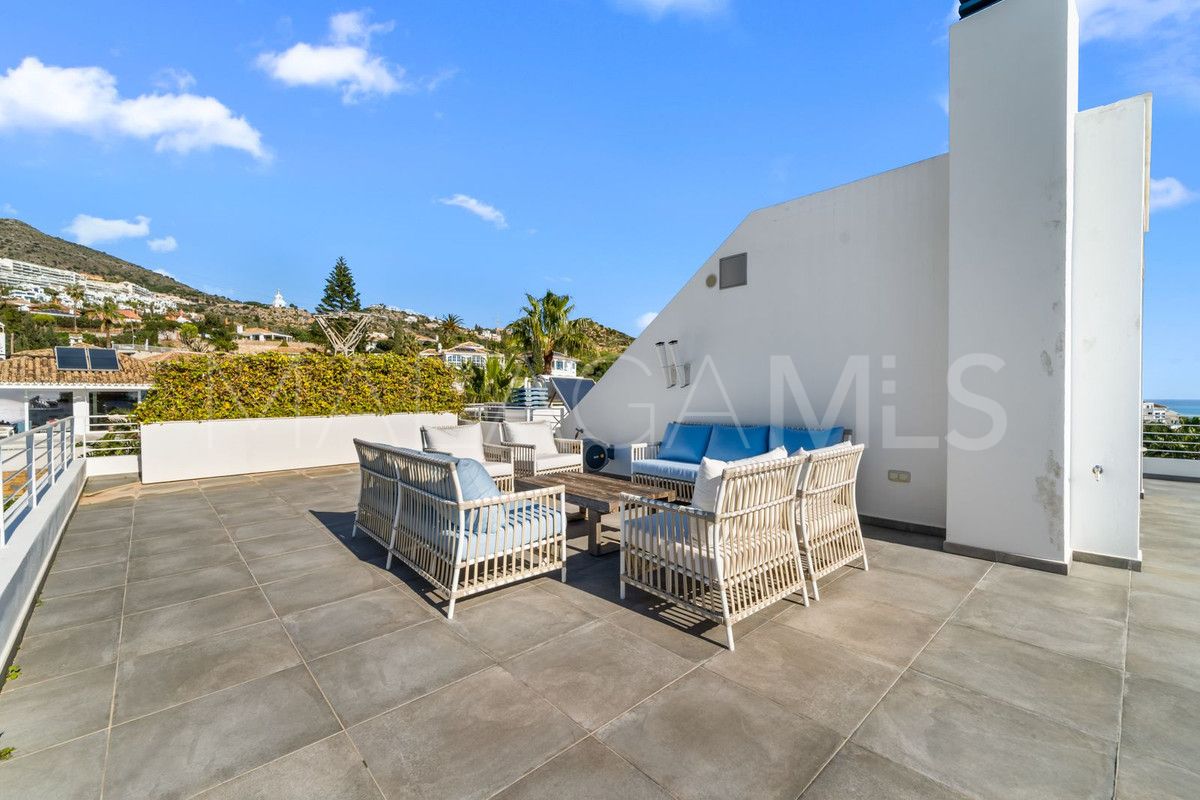 Villa for sale in Benalmadena