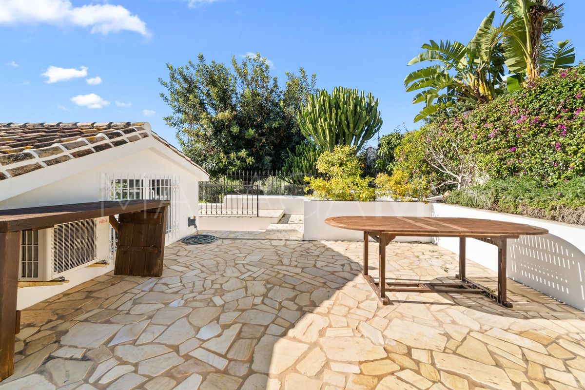 Villa for sale in Benalmadena