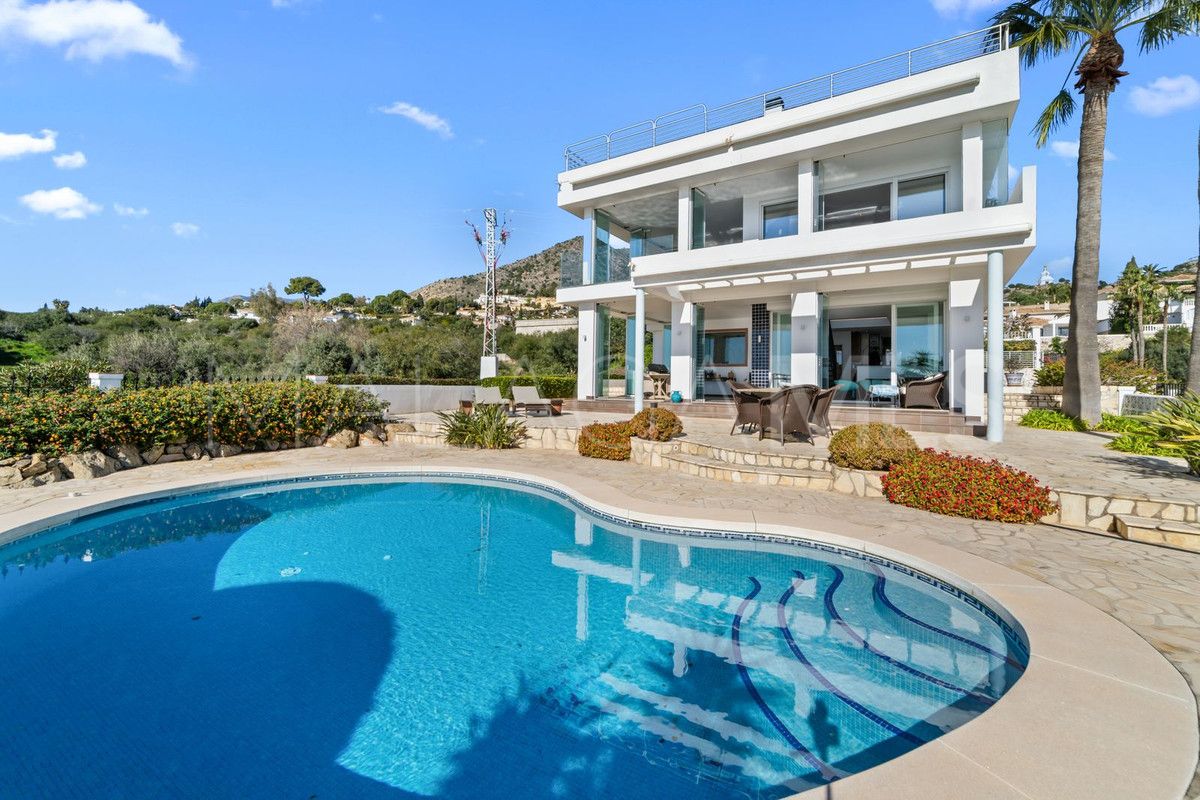 Villa for sale in Benalmadena