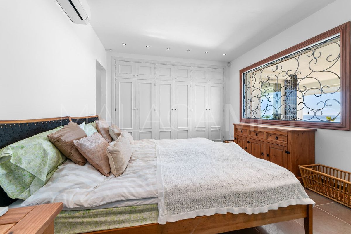 Villa for sale in Benalmadena