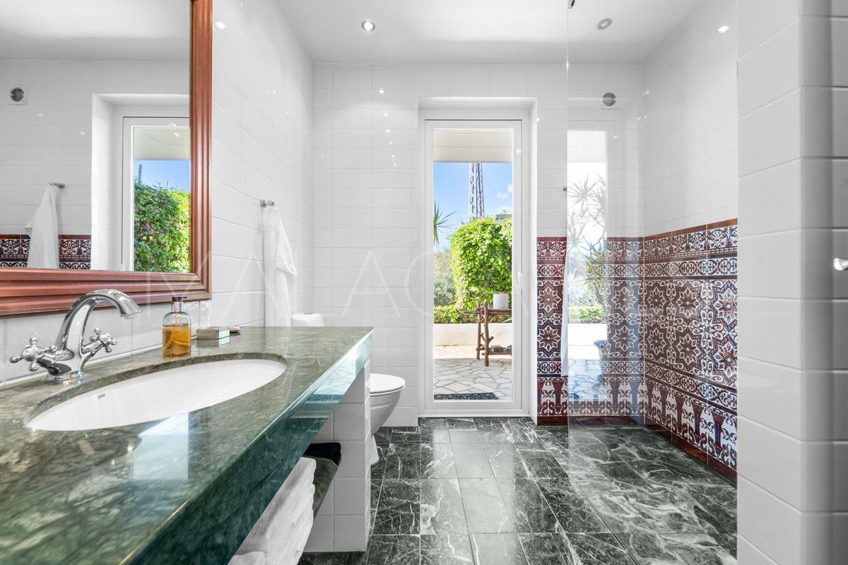 Villa for sale in Benalmadena