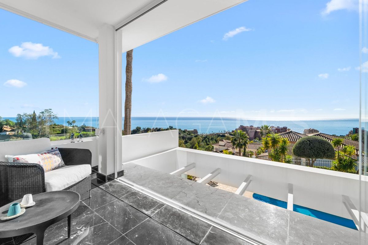 Villa for sale in Benalmadena