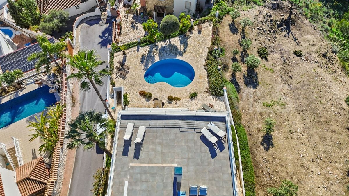 Villa for sale in Benalmadena