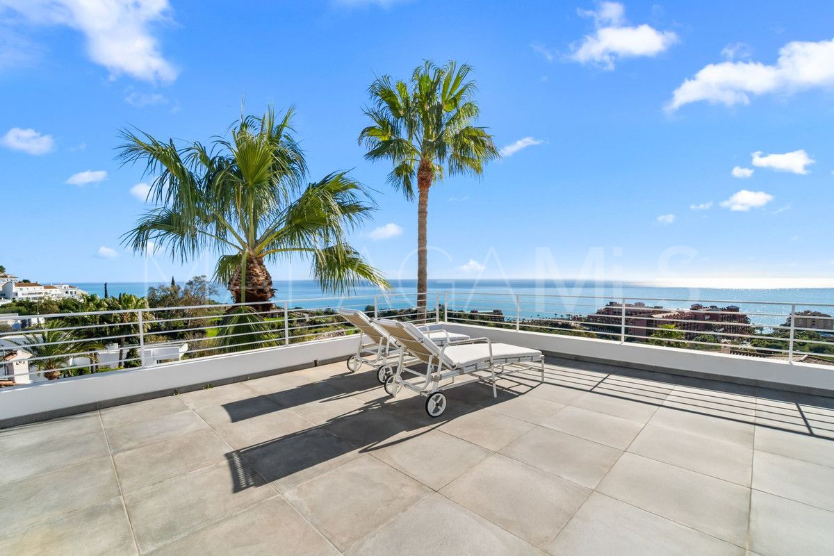 Villa for sale in Benalmadena