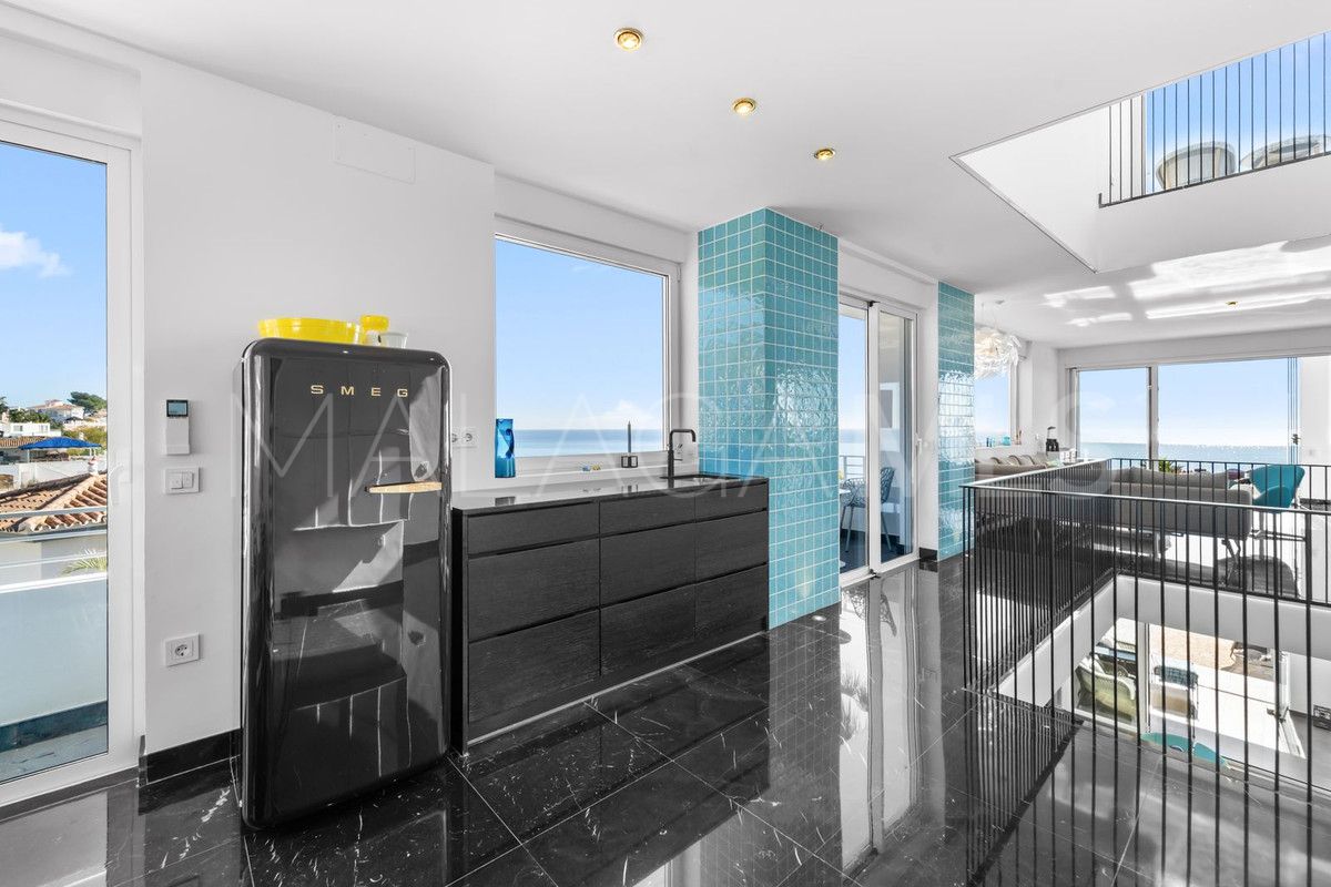 Villa for sale in Benalmadena