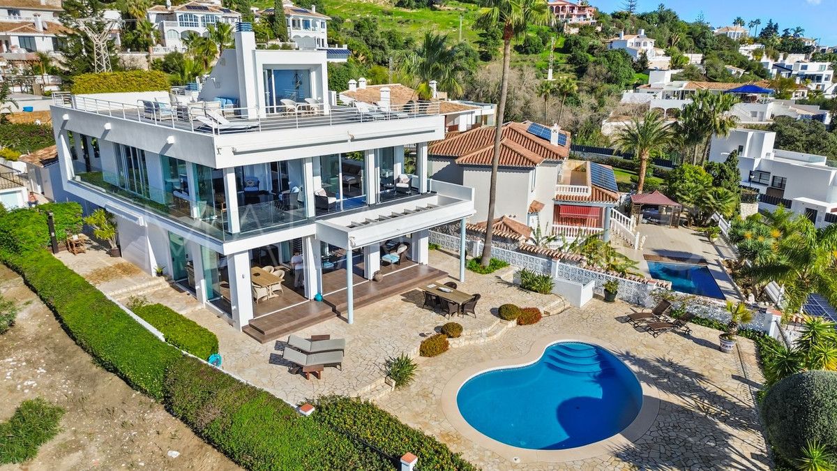 Villa for sale in Benalmadena
