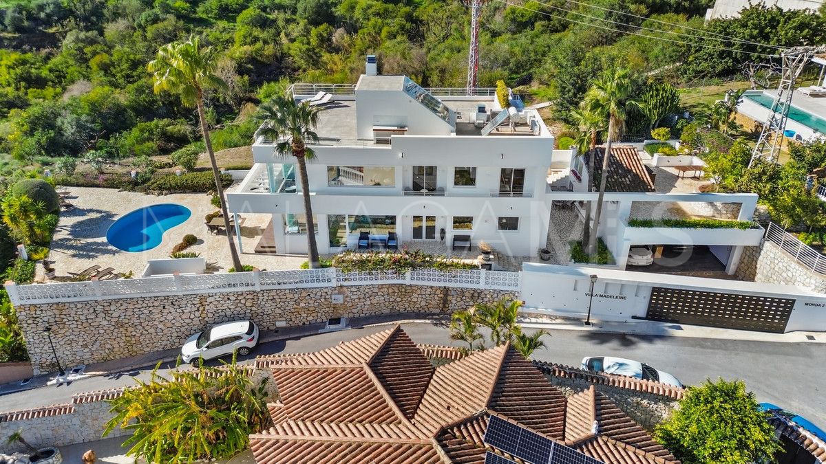 Villa for sale in Benalmadena