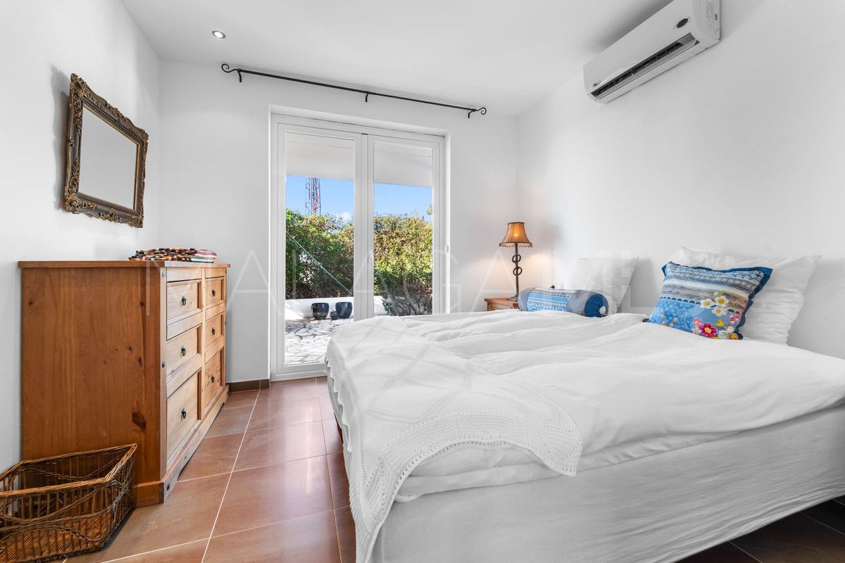 Villa for sale in Benalmadena