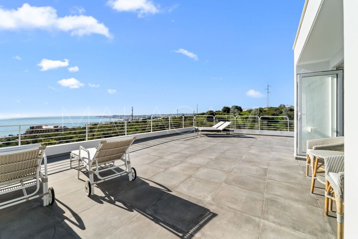 Villa for sale in Benalmadena