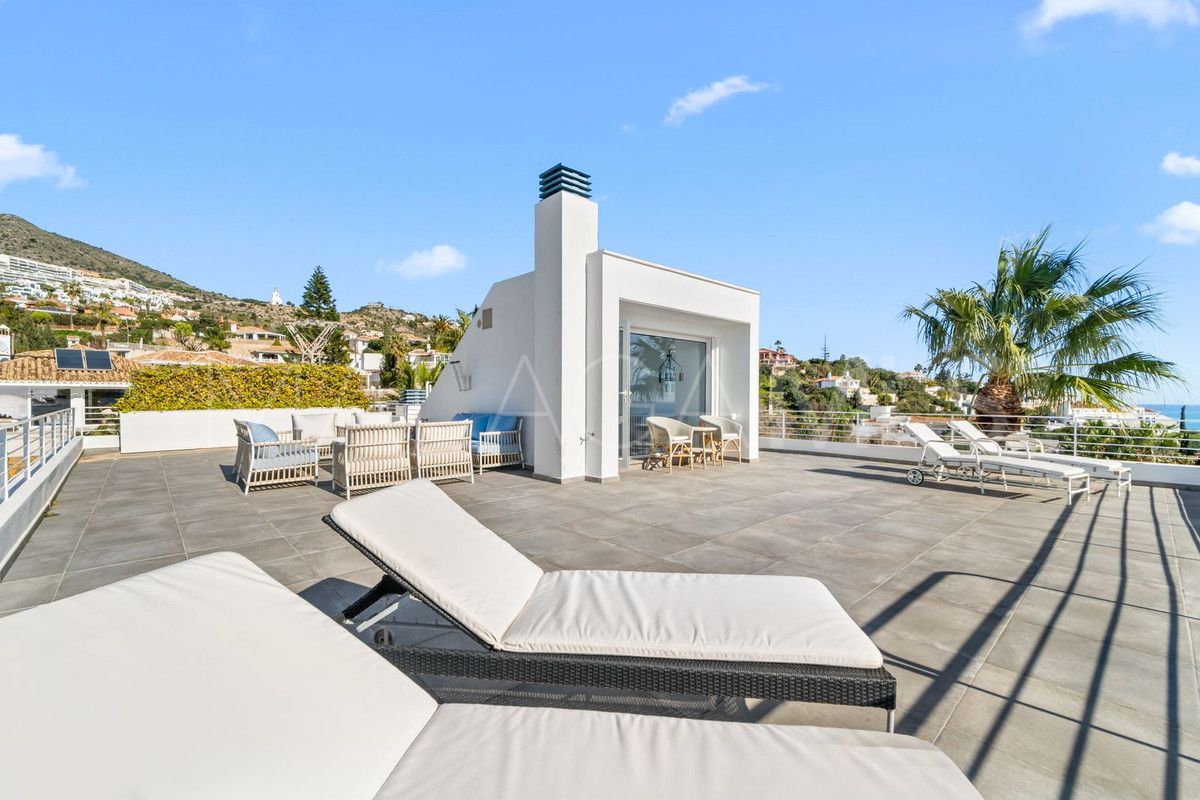 Villa for sale in Benalmadena