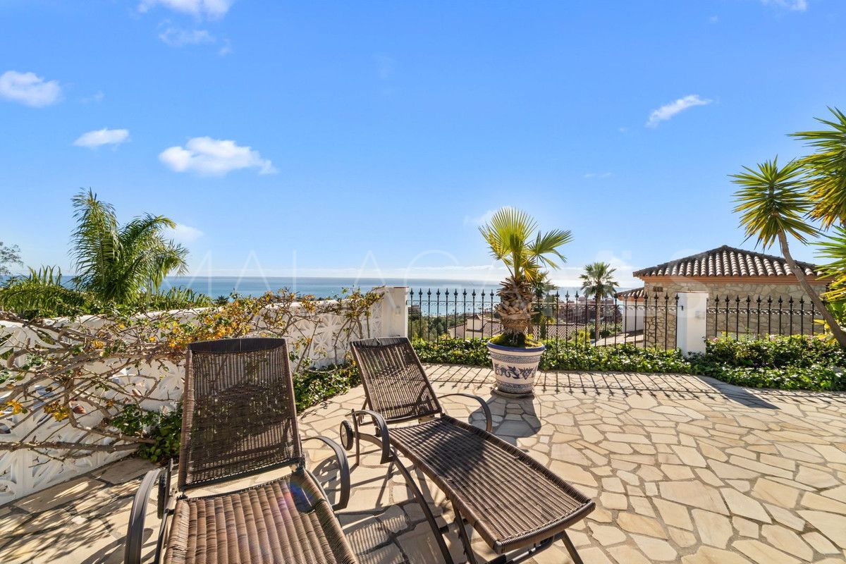 Villa for sale in Benalmadena