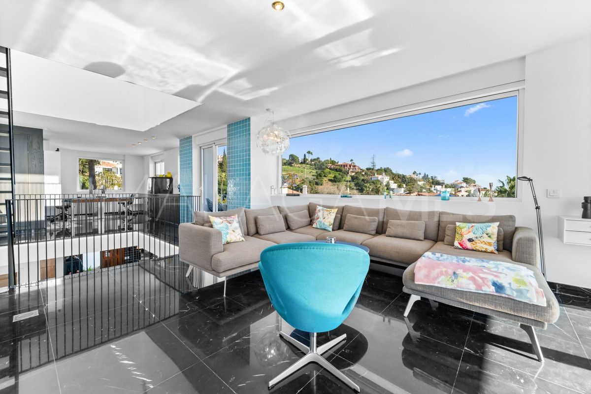 Villa for sale in Benalmadena