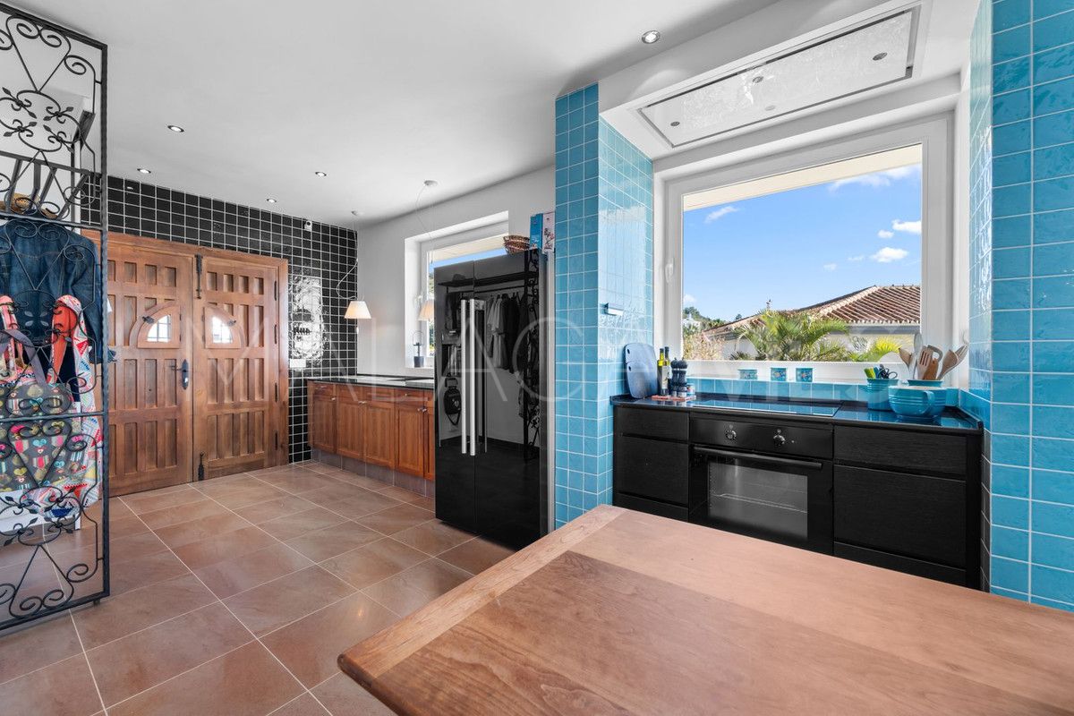 Villa for sale in Benalmadena