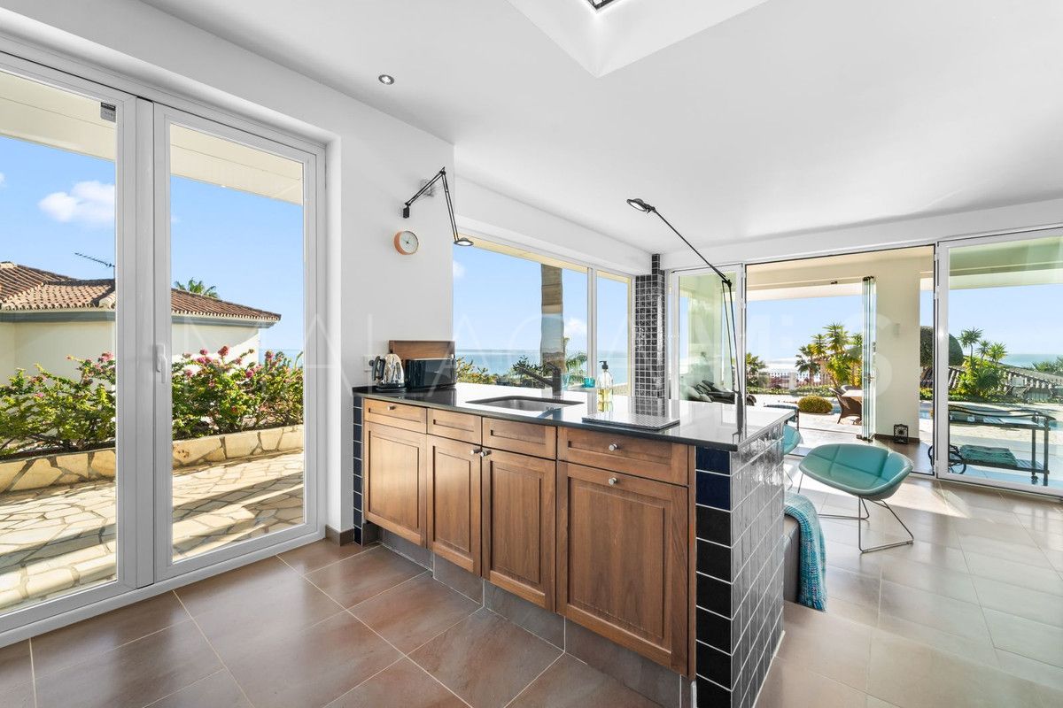 Villa for sale in Benalmadena