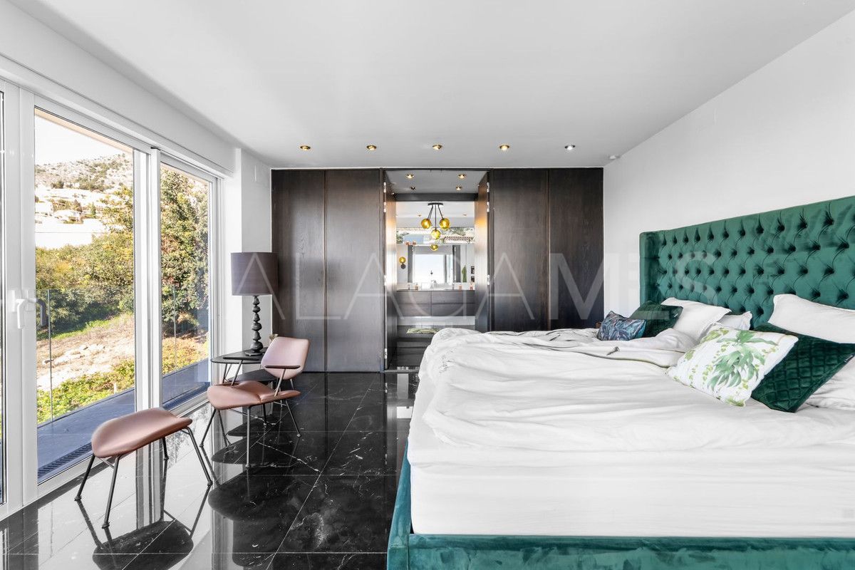 Villa for sale in Benalmadena